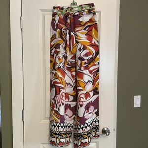 Adorable flat front wide leg pant. Beach vacation perfect!